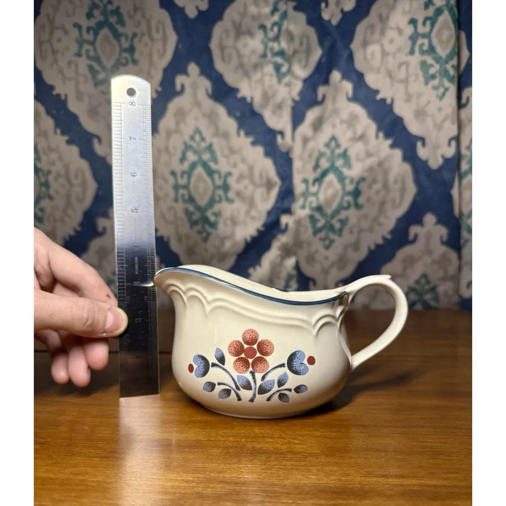 Hearthside Brambleberry Pattern Ceramic Gravy Boat With Blue Rim.‎